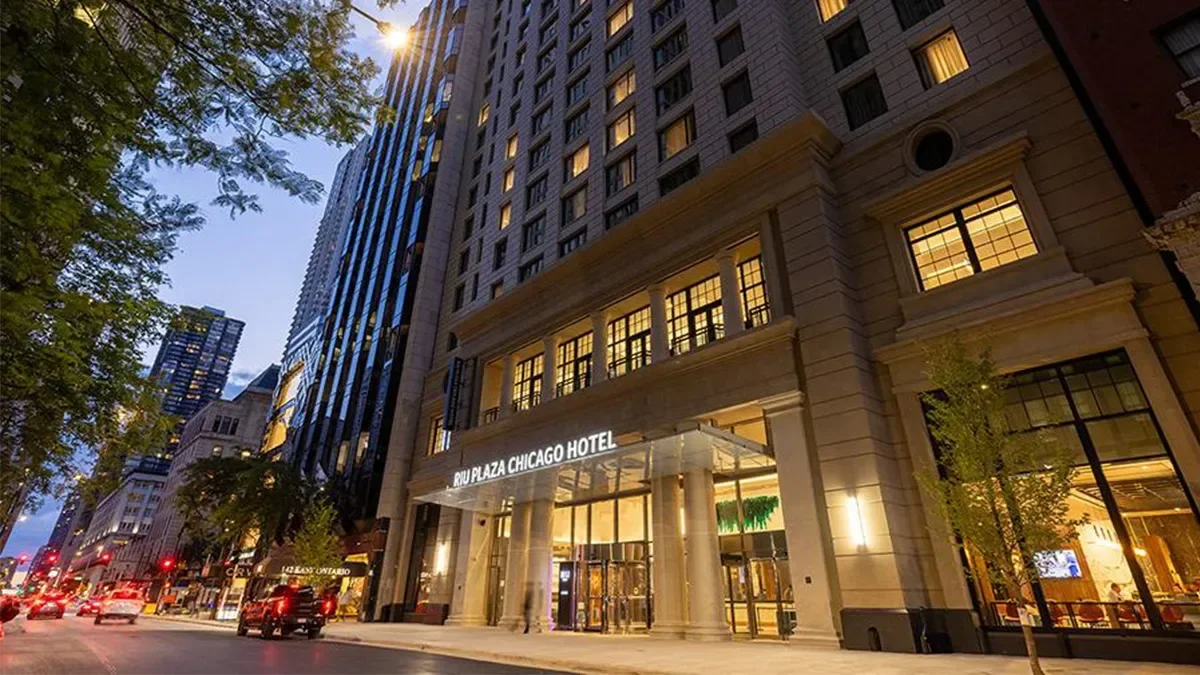 The Riu Plaza Chicago opens its doors