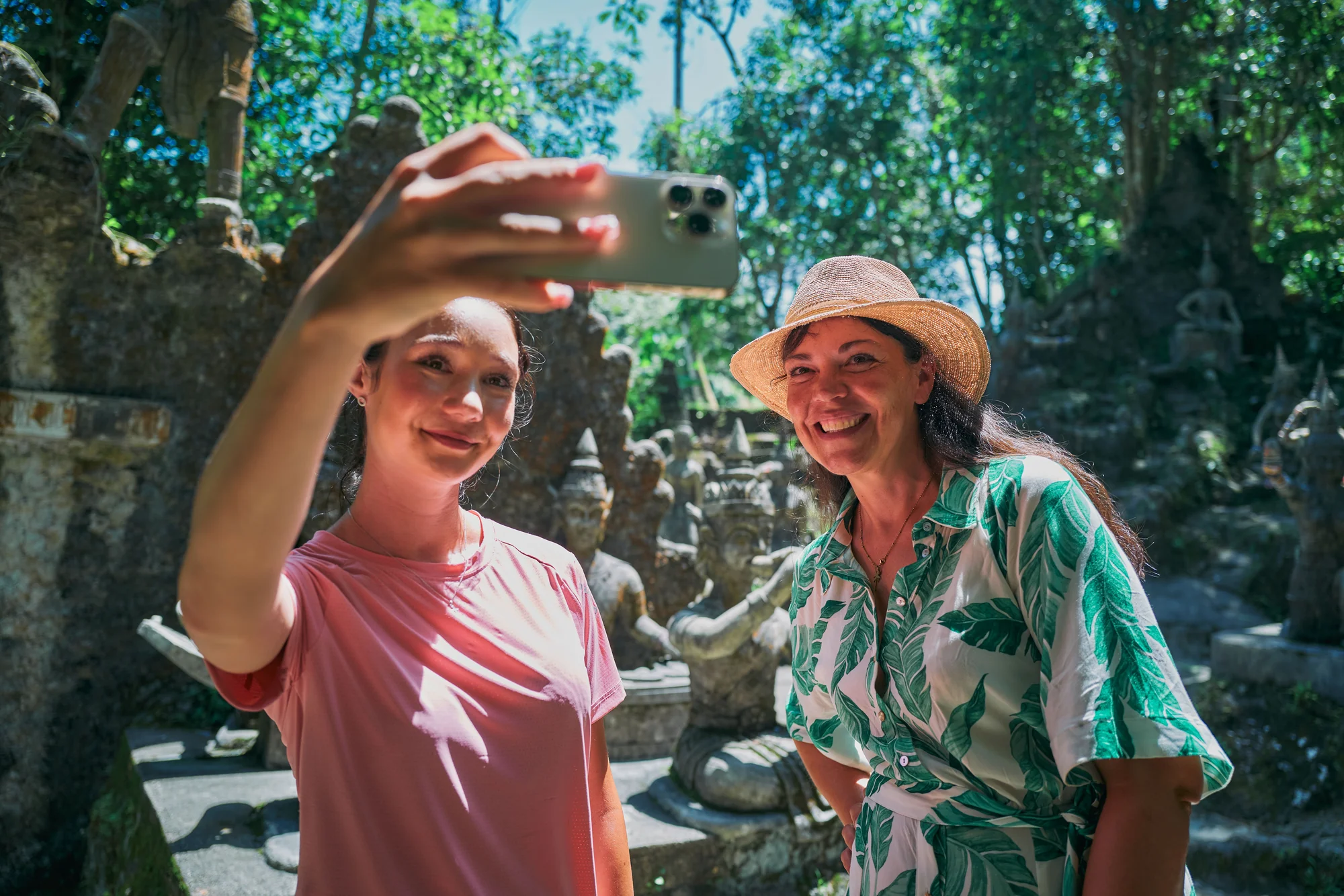 4 in 10 travellers visit tourist sites to capture social media content