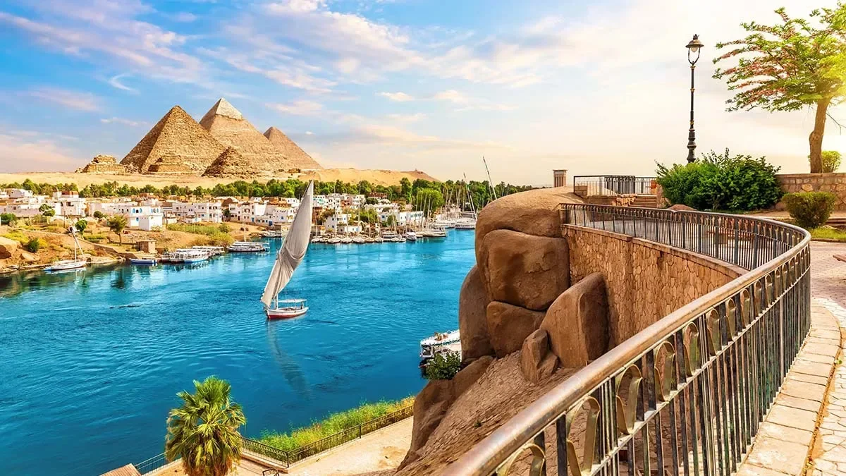 Egypt welcomes a record 17.5 million tourists