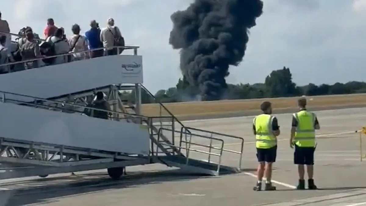 Passenger plane crashes in London seconds after takeoff