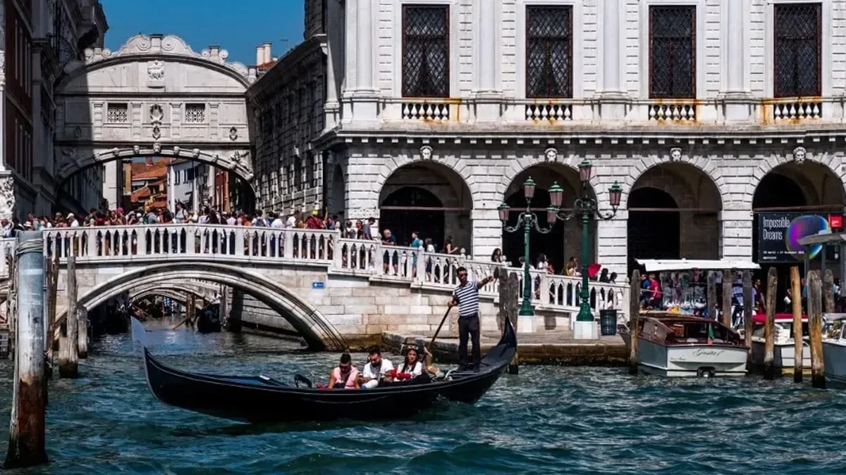 Venice limits tourist groups to 25 people to reduce crowds’ impact on city