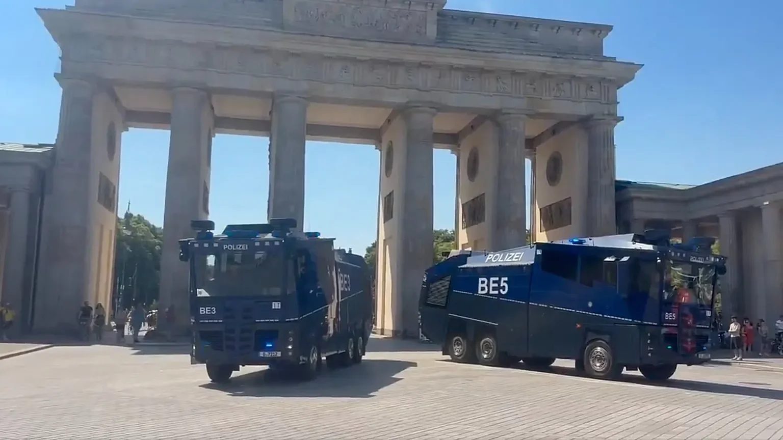 Police in Berlin deploy water cannons to cool down the crowd