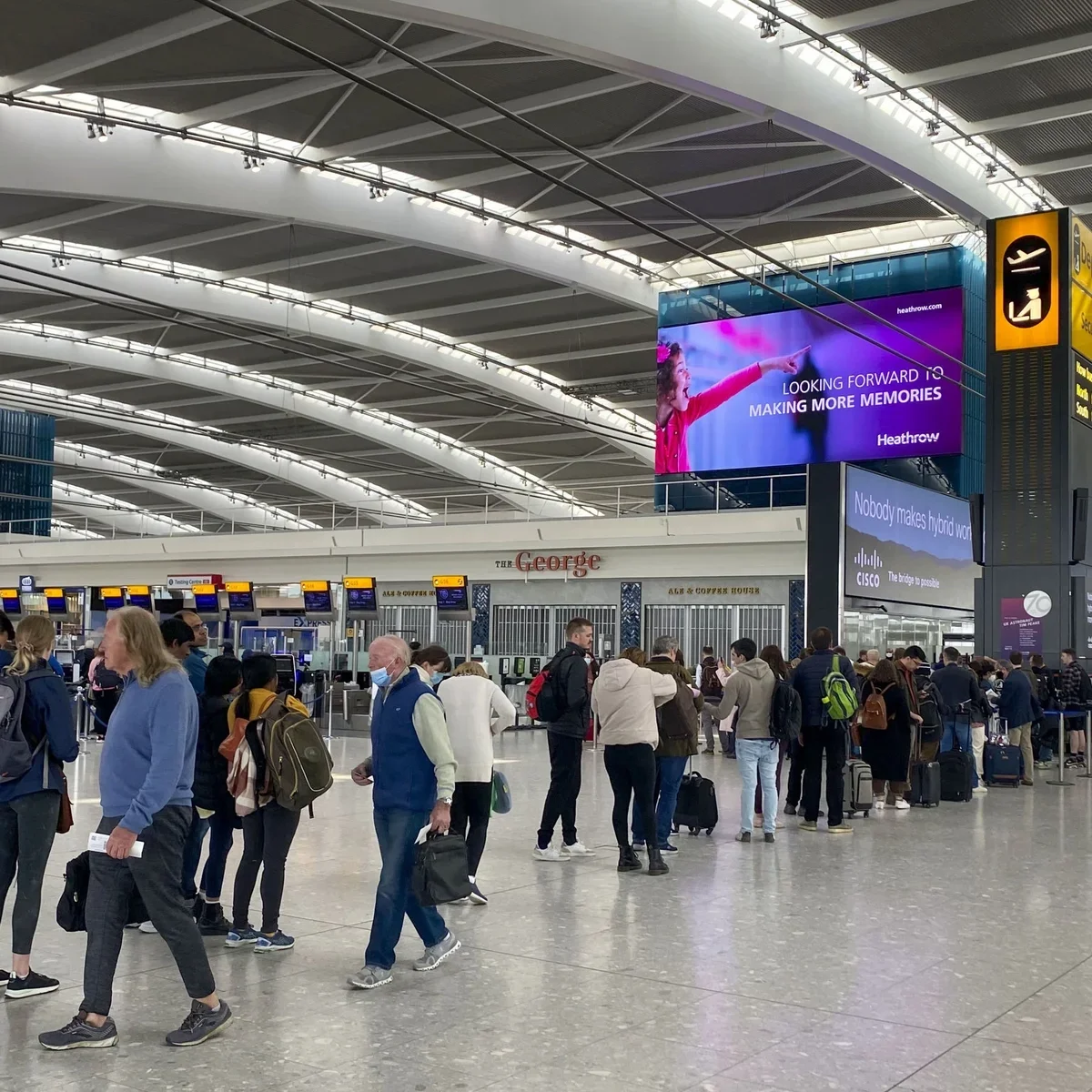 UK's Heathrow Cuts Passenger and Profit Forecasts Amid Middle East Conflict
