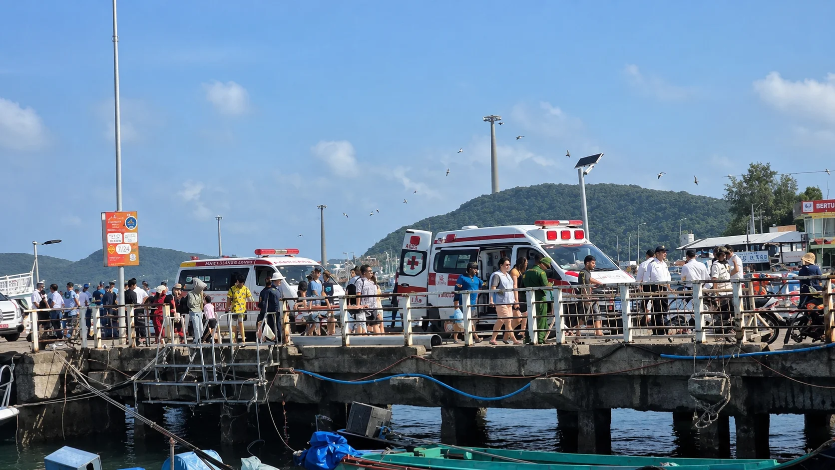 Speedboat capsizes in Vietnam: 15 tourists killed