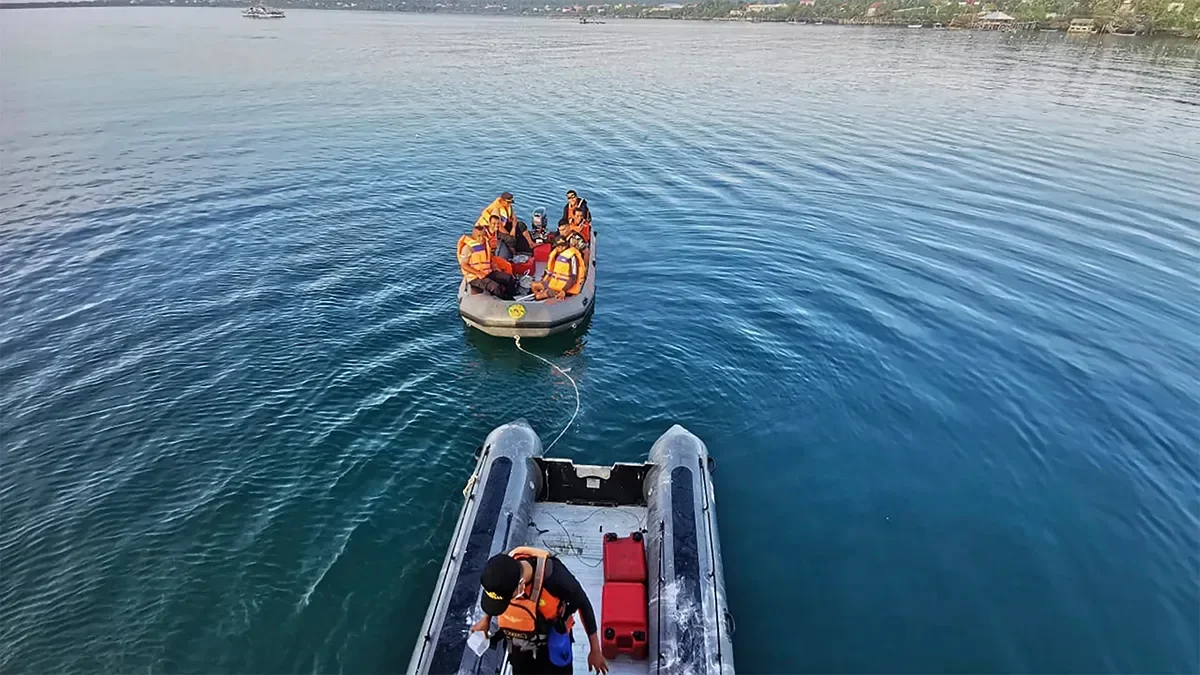 Tourist boat sinks in Indonesia: 7 dead, 34 injured