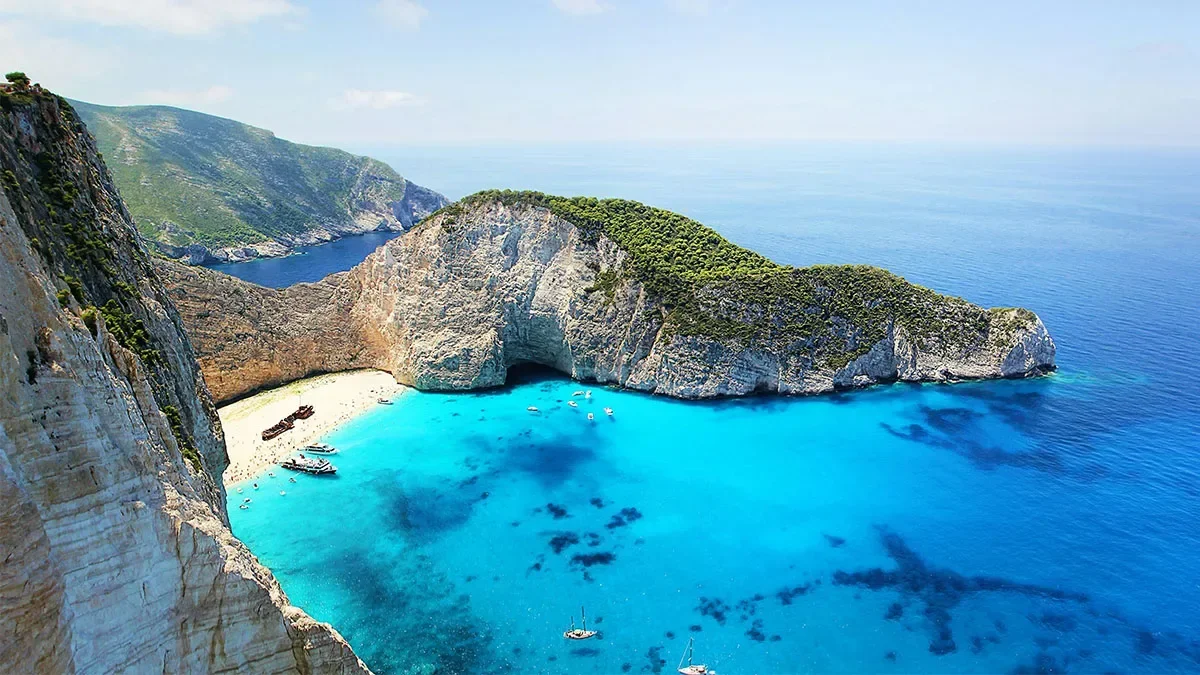 Greece expects record tourism revenue of 22 bln Euros