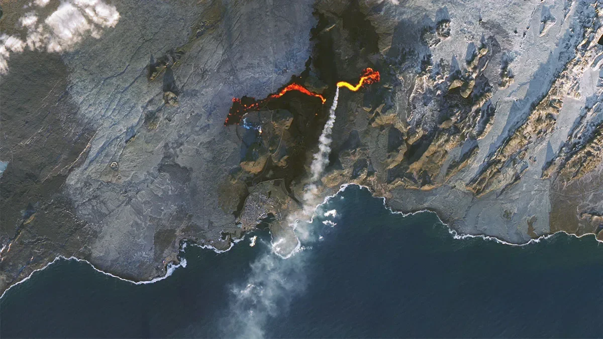 Tourist area evacuated due to volcanic activity