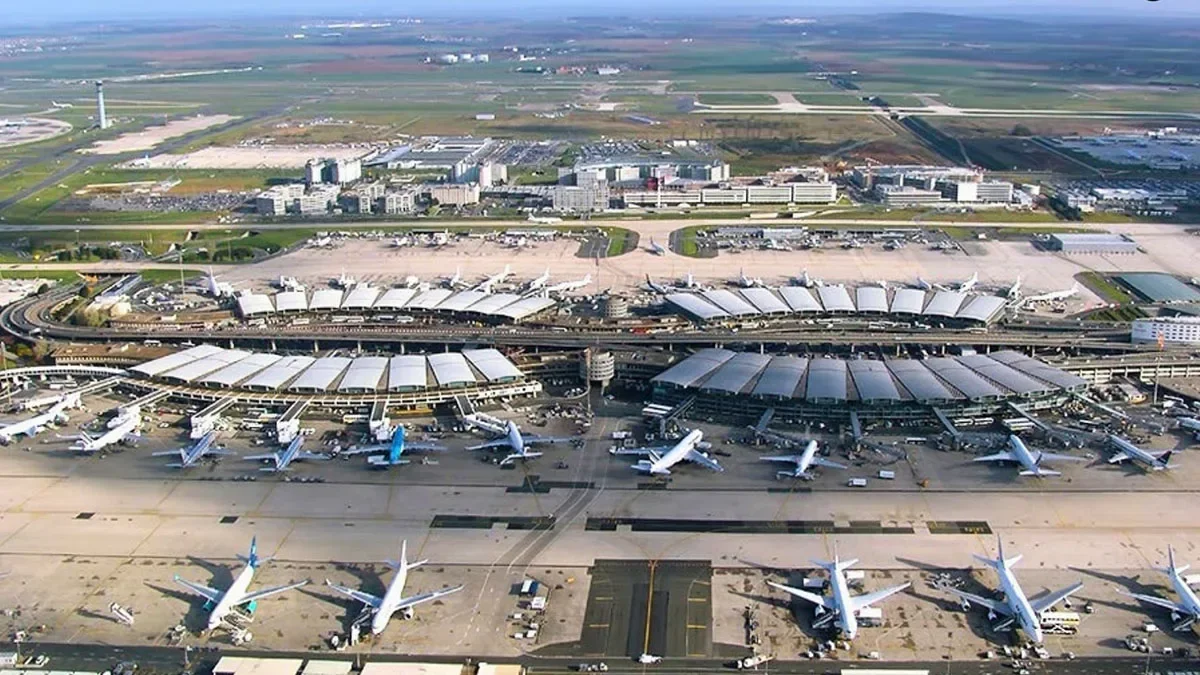 French air traffic controllers call for strikes