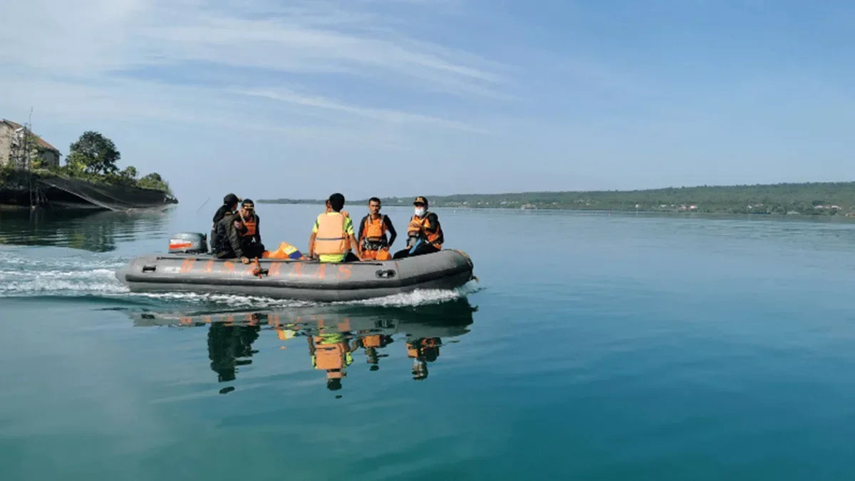 Ferry to Bali Island has sunk: 4 dead, 31 missing