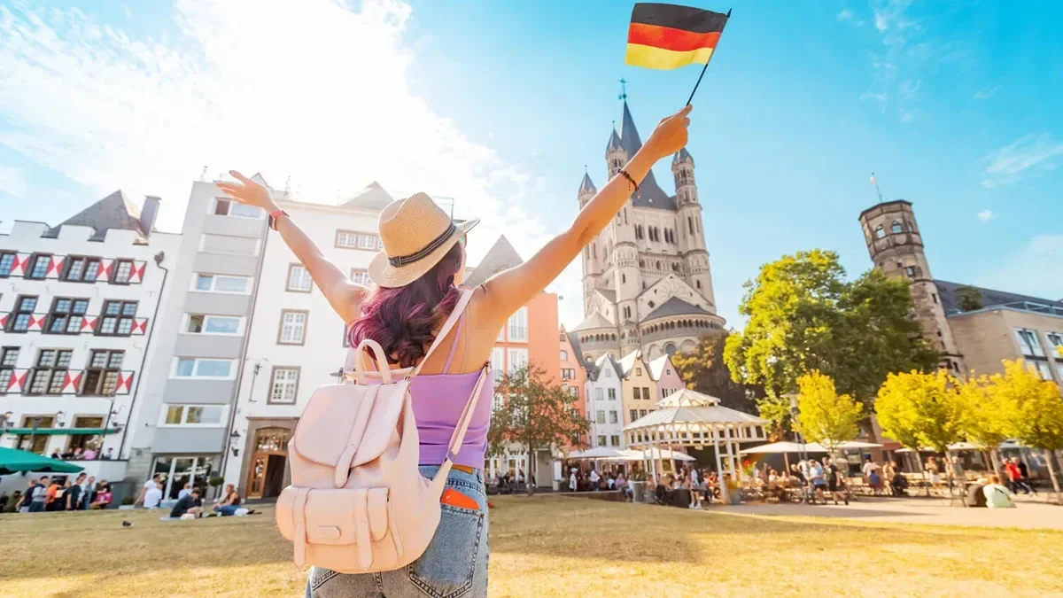 German tourists do not give up traveling, they book more