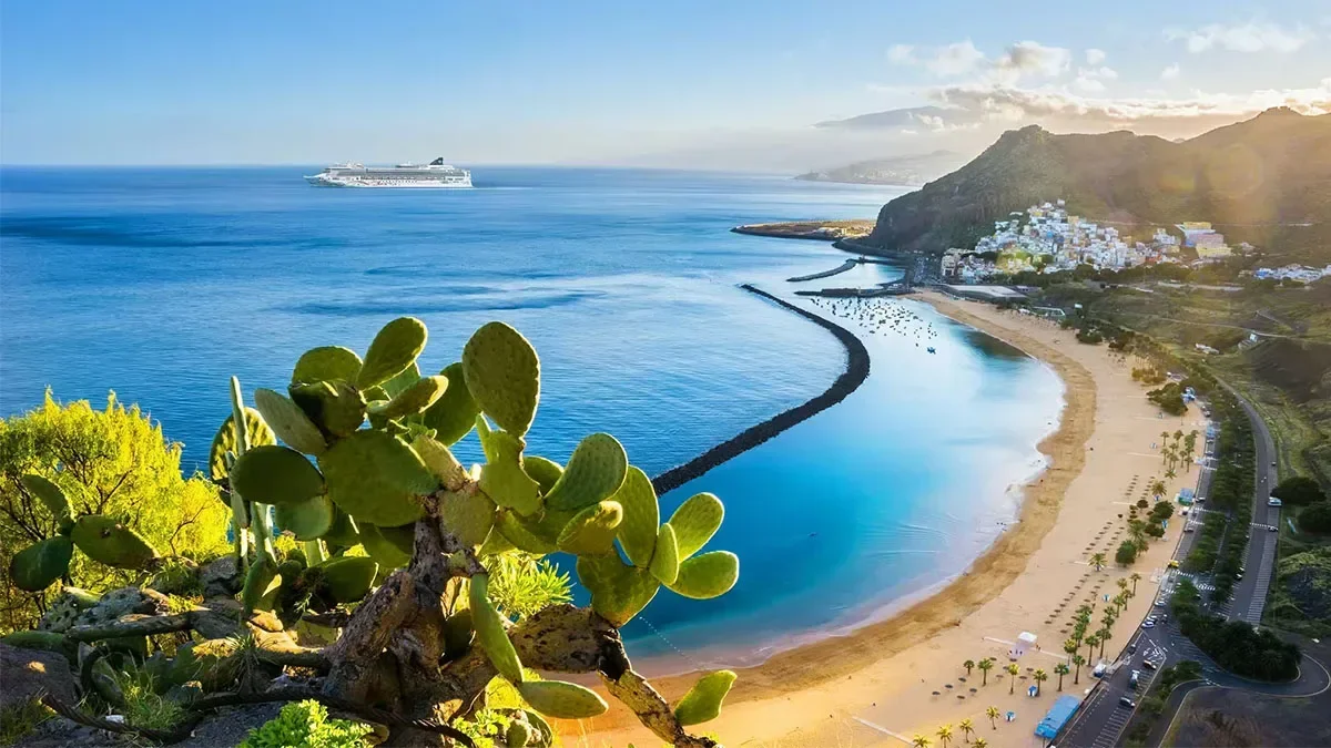 Three people died in Tenerife due to giant waves