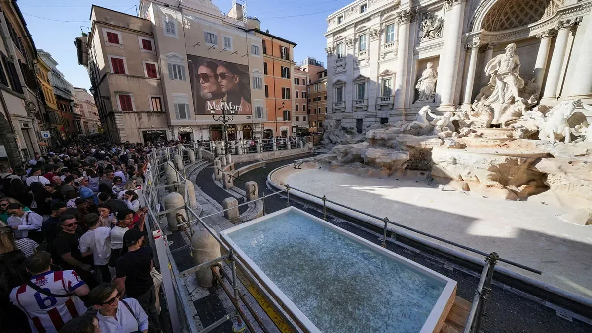 A pool for tourists has been installed next to the renovated Trevi Fountain