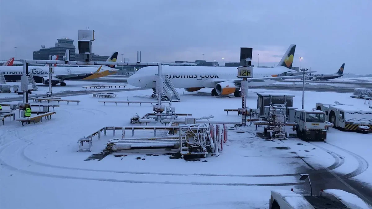 UK runways covered in snow, flights suspended