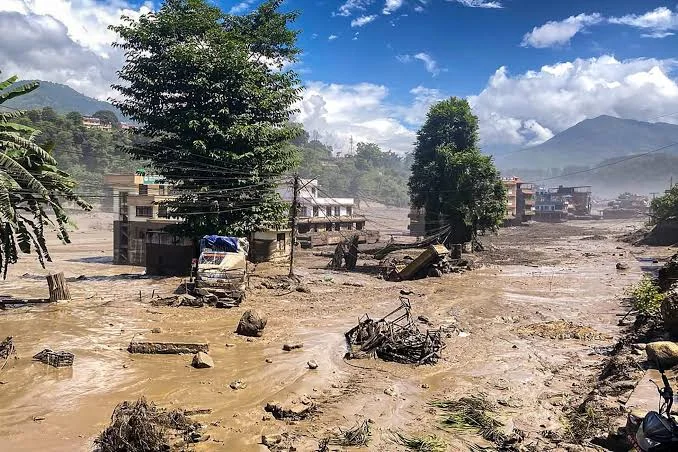 Hundreds of tourists missing in Nepal