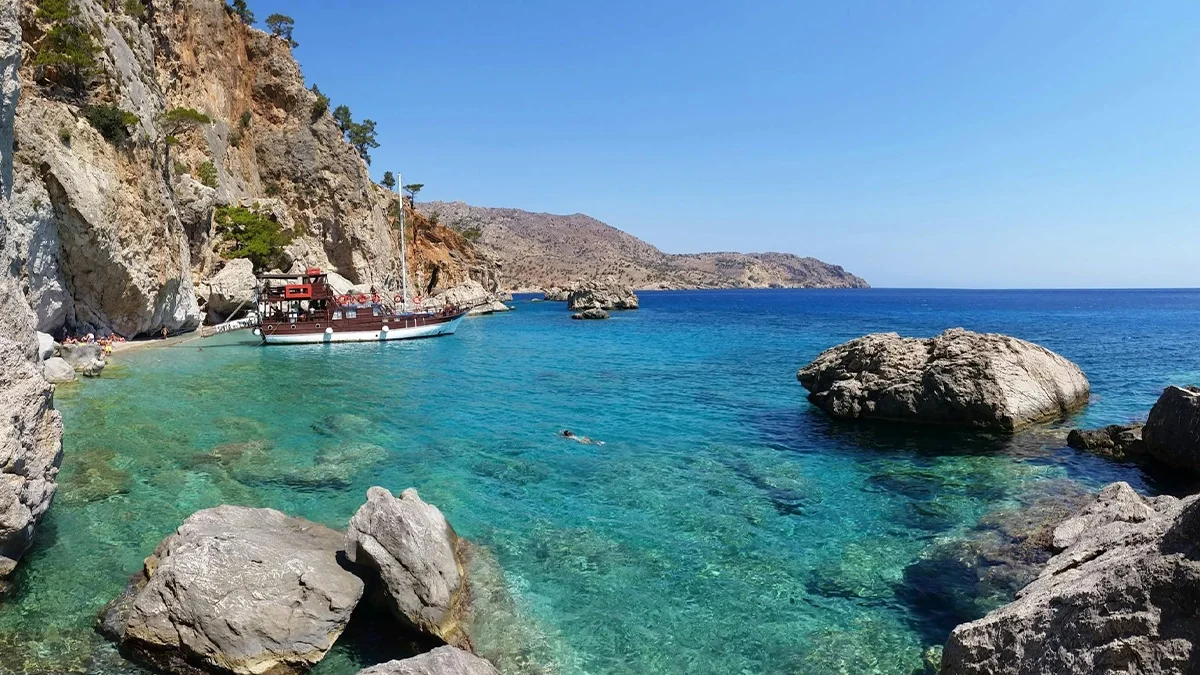 Top-rated destinations for boat excursions