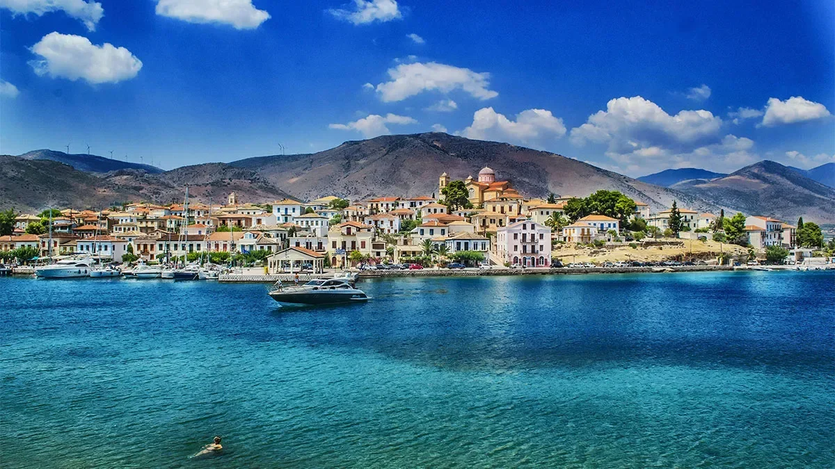 Greece ranked the world’s top destination for ‘dock and dine’ tourism