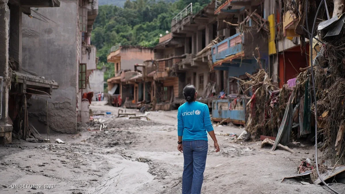 easyJet launches onboard emergency collection to support UNICEF's response to devastating flash floods in Nepal