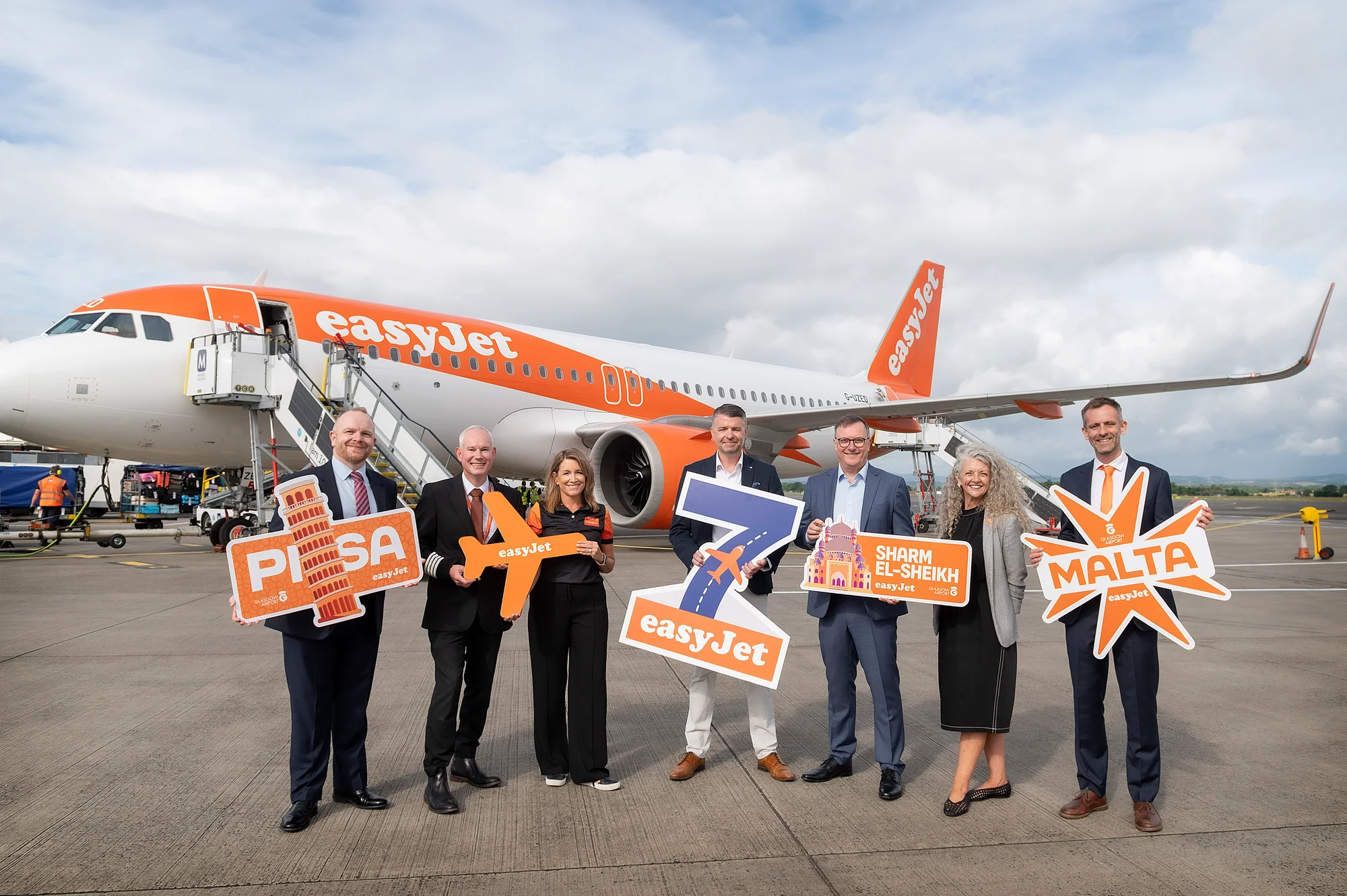 easyJet holidays celebrates seventh based aircraft at Glasgow Airport