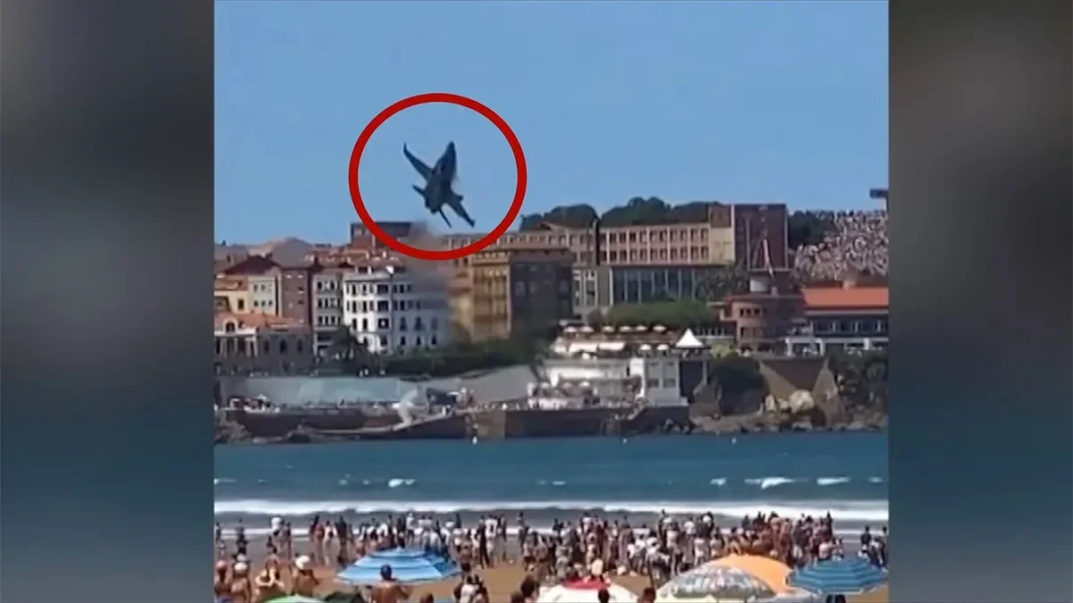 In Spain, a demonstration airplane overtakes beachgoers