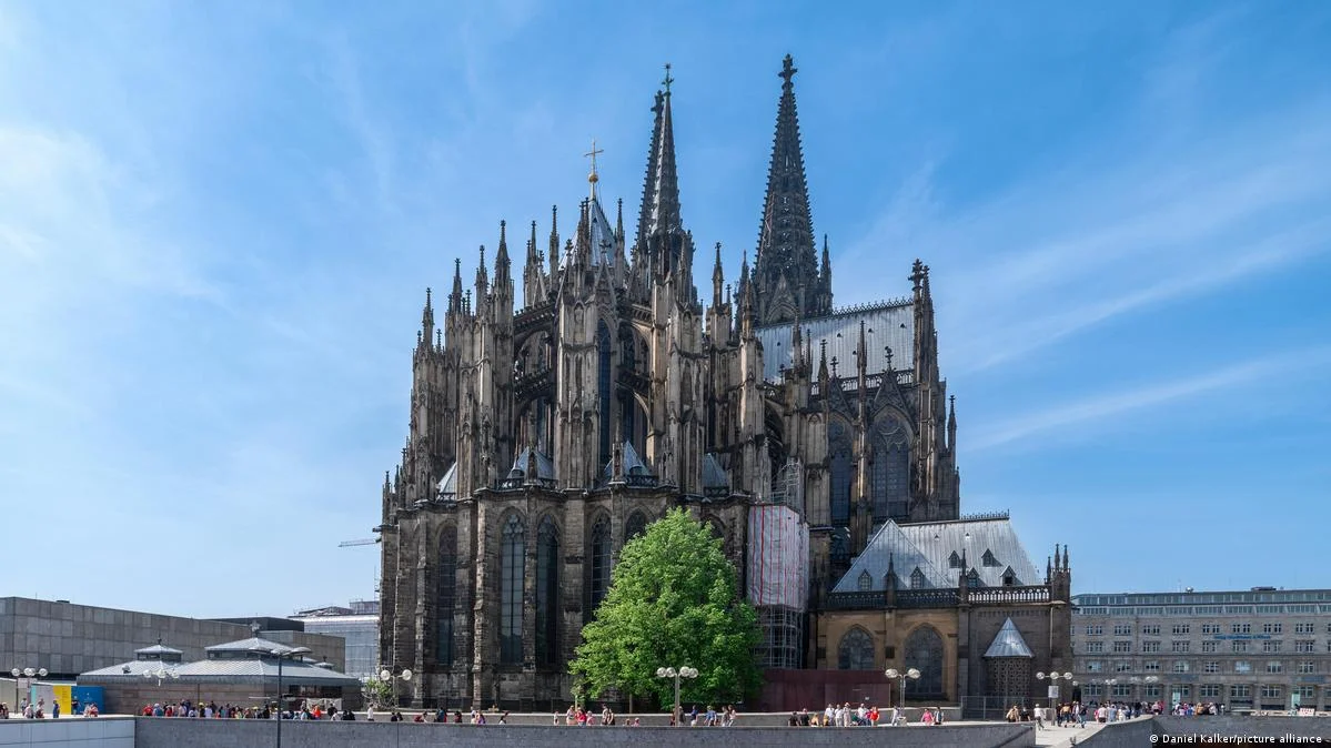 Cologne Cathedral Introduces 12-Euro Admission Fee for Tourists