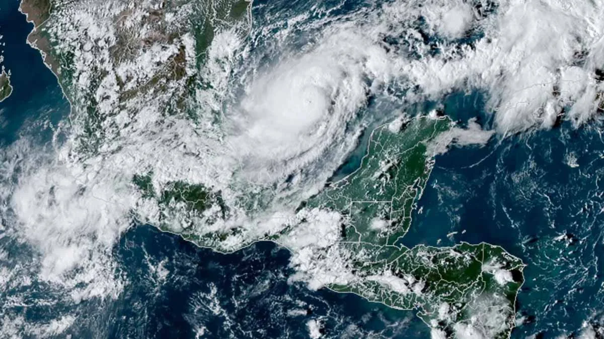 Hurricane Milton: Airports closed though residents urged to evacuate